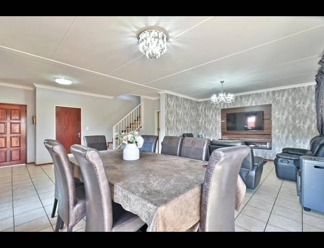 3 BEDROOM TOWNHOUSE FOR SALE IN WINCHESTER HILLS